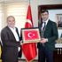 Hizmet-İş Sendikasından Başkan Tanğlay a plaket Hizmet-İş Sendikasından Başkan Tanğlay a plaket