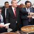 Cumhurbaşkanı kadayıf dağıttı