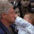 Clinton'ın burnunu sıkan Erkan bebek 18 yaşında!