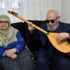 Görme engelli Hanifi Dede'den kendisine aşı yapan ekibe müzik ziyafeti Görme engelli Hanifi Dede'den kendisine aşı yapan ekibe müzik ziyafeti