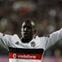 Demba Ba seriye bağladı