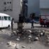 Conolar molozları bahane ederek yol kesip lastik yaktı