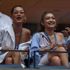 Gigi ve Bella Hadid kardeşler tribünü adeta podyuma çevirdi Gigi ve Bella Hadid kardeşler tribünü adeta podyuma çevirdi