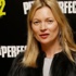 Kate Moss uçağı ayağa kaldırdı!
