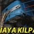 Halk otobüsü asılı kaldı, faciadan dönüldü