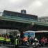 Aksaray'da halk otobüsü tramvay hattına girdi!