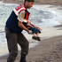 Aylan bebeği kucağında taşıyan asker o anı anlattı Aylan bebeği kucağında taşıyan asker o anı anlattı