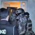 Polisi gördü ikinci kattan atladı! Polisi gördü ikinci kattan atladı!