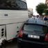 Freni boşalan minibüs park halindeki otomobile çarptı: 1 yaralı
