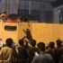 Irak´ta protestocular İran Konsolosluğu'na saldırdı Irak´ta protestocular İran Konsolosluğu'na saldırdı