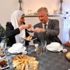 Belçika kralı iftar sorfasında Belçika kralı iftar sorfasında