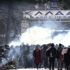 Yunan sınır polisi göçmenlere biber gazı ve ses bombasıyla ...