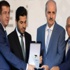 Reza'ya Ödülünü İki Bakan Verdi!