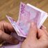 Ocak zammıyla birlikte emeklilerin eline geçecek parada en az 104,08 lira artış olacak Ocak zammıyla birlikte emeklilerin eline geçecek parada en az 104,08 lira artış olacak
