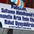 Monarşi hayranları böyle pankart açtı