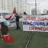 Şirket iflas edince, evleri satılan vatandaşlar tramvay yolunu kapattı Şirket iflas edince, evleri satılan vatandaşlar tramvay yolunu kapattı