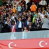 Başbakan golleri ayakta alkışladı