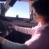 Rusya da bir pilot, sevgilisini kokpite alarak uçak ...