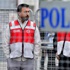 Polislerin dikkat çeken kırmızı yelekleri Polislerin dikkat çeken kırmızı yelekleri