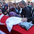 Şehit cenazesinde kahreden detay Şehit cenazesinde kahreden detay