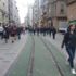 İstiklal Caddesi'nde tramvay yolu yeşillendi, vatandaş şaşırdı