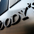 Moody's, yüzlerce bankayı izlemeye aldı
