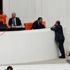 Meclis’te başkan da vekil dinlemiyor! Meclis’te başkan da vekil dinlemiyor!