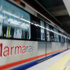 Marmaray durdu binlerce kişi bekliyor Marmaray durdu binlerce kişi bekliyor