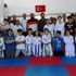 Yunusemre Belediyespor Başkanı Alkan tekvandocularla ...