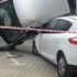 Savrulan otomobil yolun alt kısmındaki aracın üzerine düştü: 2 yaralı Savrulan otomobil yolun alt kısmındaki aracın üzerine düştü: 2 yaralı