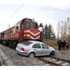 Tren Hemzemin Geçitte Otomobile Çarptı: 1 Yaralı