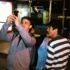 Şüpheli çanta önünde "selfie" çektiler Şüpheli çanta önünde "selfie" çektiler