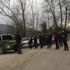 Karantinadaki köylerine giremeyince annelerinin cenaze namazını jandarma noktasında kıldılar