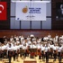 Çocuk orkestrası ‘Peter ve Kurt’ ile sahnede Çocuk orkestrası ‘Peter ve Kurt’ ile sahnede