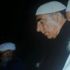 Ülkücülerin efsane Başbuğ'u Alparslan Türkeş'in camide namaz kılarken tek fotoğrafı. Usta gazeteci Emin Demirel çekmişti. İlk kez yayınlıyoruz Ülkücülerin efsane Başbuğ'u Alparslan Türkeş'in camide namaz kılarken tek fotoğrafı. Usta gazeteci Emin Demirel çekmişti. İlk kez yayınlıyoruz