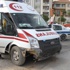 İki ambulans kafa kafaya çarpıştı