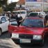 Sıkışan trafikte direksiyon başında uyuyakaldı