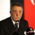 Beşiktaş ta sportif direktör ikilemi! Farklı açıklamalar... Beşiktaş ta sportif direktör ikilemi! Farklı açıklamalar...