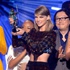 2015 MTV Video Müzik Ödülleri'nin kazananı Taylor Swift