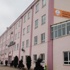 Okul kantininde sıra beklerken çarpıldılar