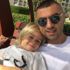 Burak Yılmaz kızını parka götürdü Burak Yılmaz kızını parka götürdü