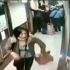 İspanya’da Çinli kadın metroda etrafa tükürdü
