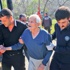 Yangından kurtulan yaşlı çift, torunlarının tepkisiyle yıkıldı Yangından kurtulan yaşlı çift, torunlarının tepkisiyle yıkıldı