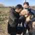 Kedi ve köpeğiyle vedalaşıp sınırı geçti