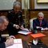 Cumhurbaşkanı Erdoğan'a YAŞ kararlarını sunan albay generalleri fişlemiş Cumhurbaşkanı Erdoğan'a YAŞ kararlarını sunan albay generalleri fişlemiş