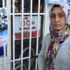 Evinde hırsızlık yaptığı iddia ettiği kişiyi afişle arıyor