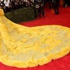 Rihanna'nın kıyafeti alay konusu oldu