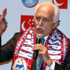 'Doğruyu yazmazsanız, tutarım yakanızdan'