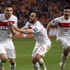 Devler onun peşinde