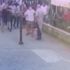 Kadınlara bıçak çekti, vatandaş tepki gösterince polise sığındı